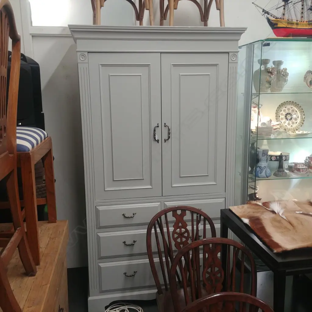 GREY PAINTED CUPBOARD Image 1++