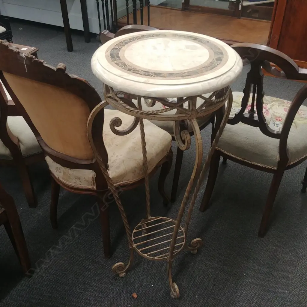 WROUGHT IRON PLANT / DISPLAY STAND Image 1++