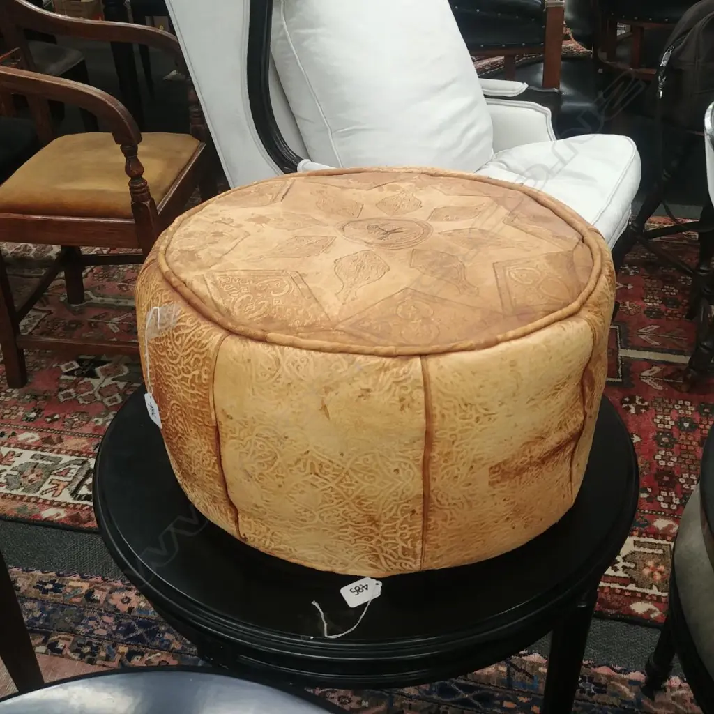 LEATHER POUF Image 1++
