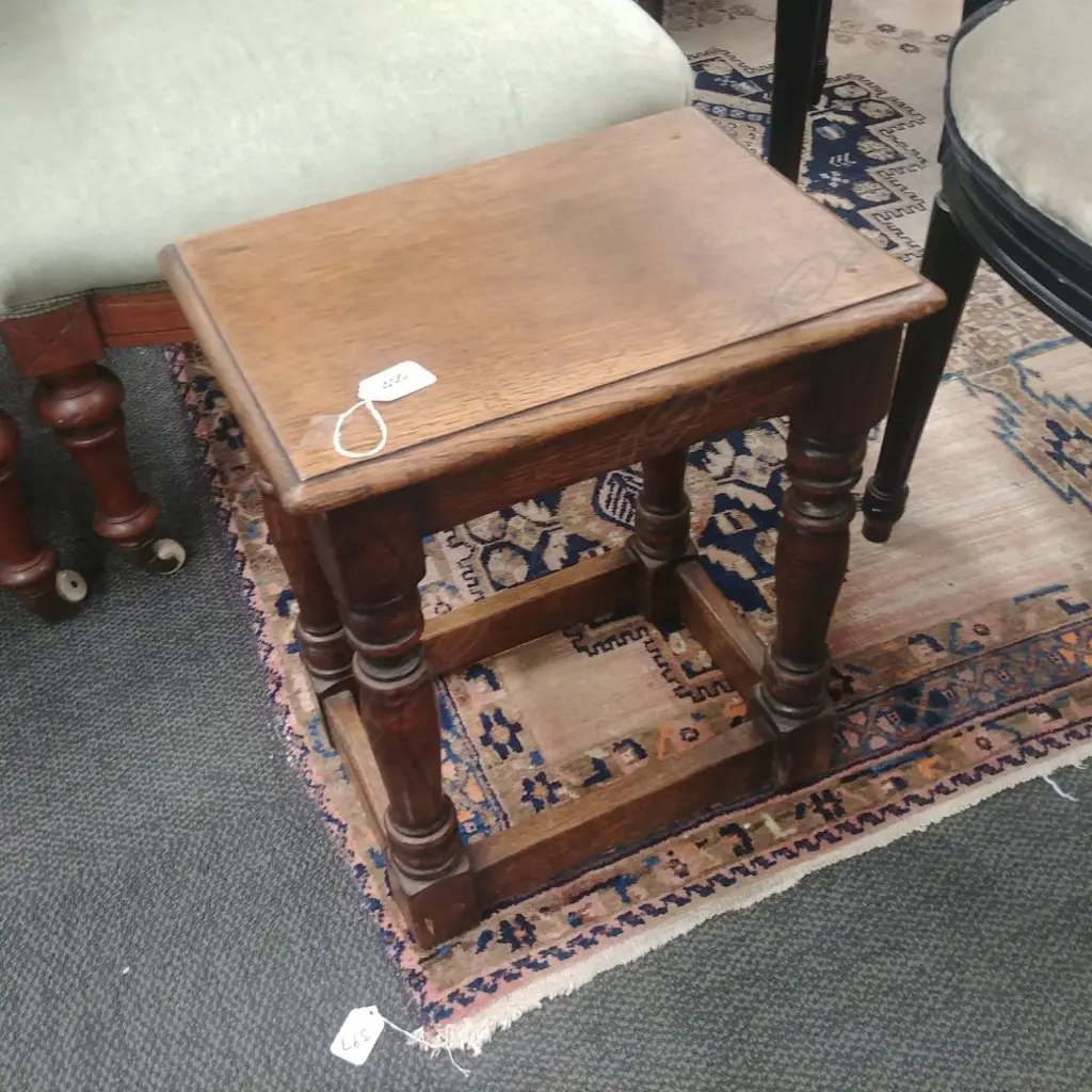 ANTIQUE OAK SMALL STOOL Image 1++