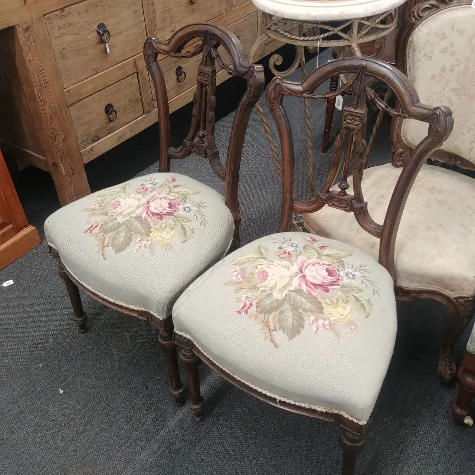 PR VICT SIDE CHAIRS Image 1++