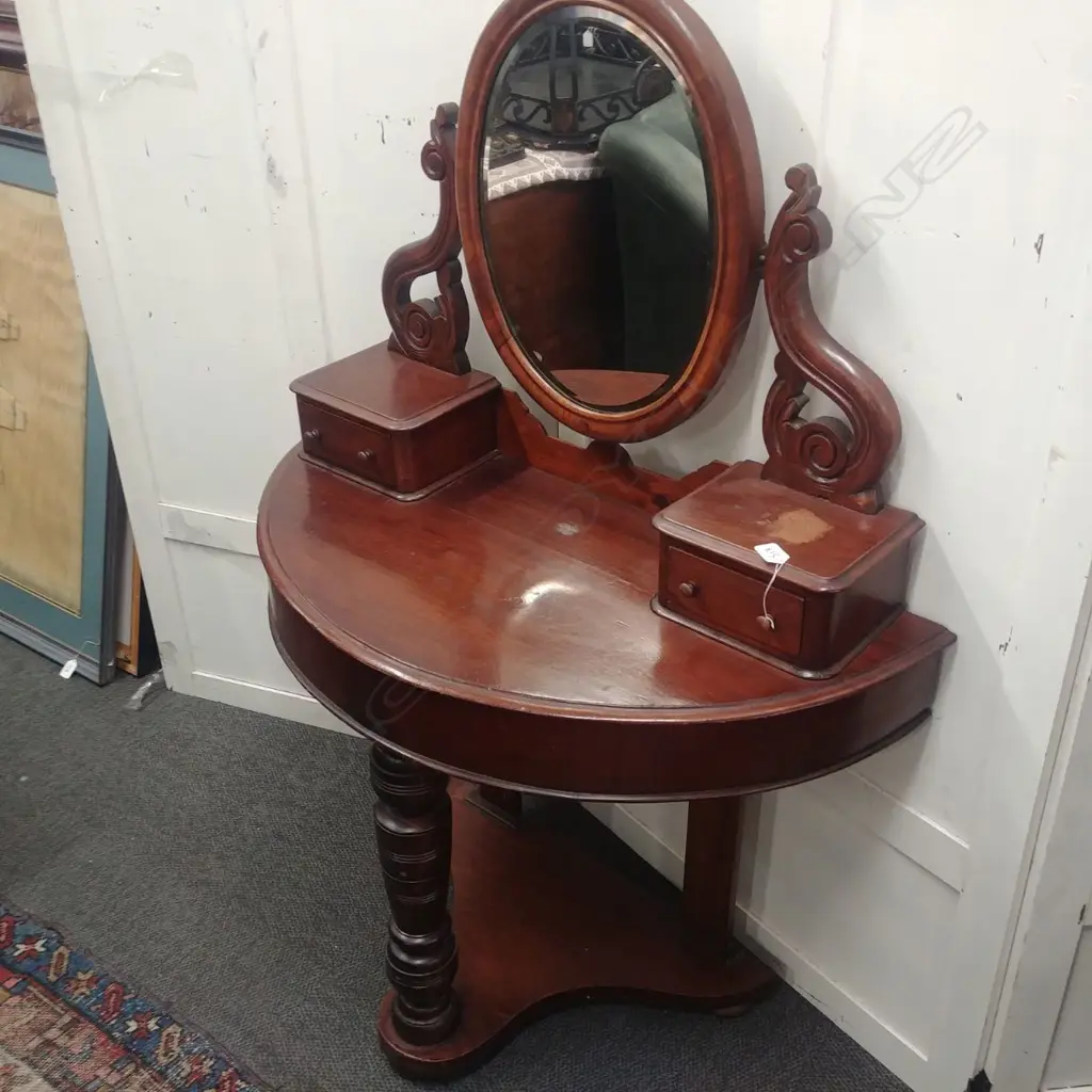 VICTORIAN MAHOGANY DRESSING TABLE Image 1++