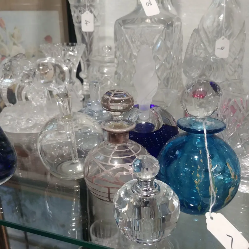 6 SMALL PERFUME BOTTLES Image 1++