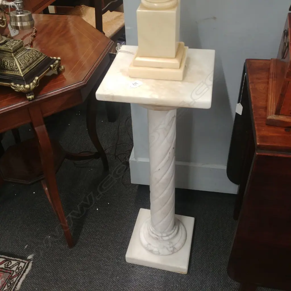 MARBLE COLUMN STAND Image 1++