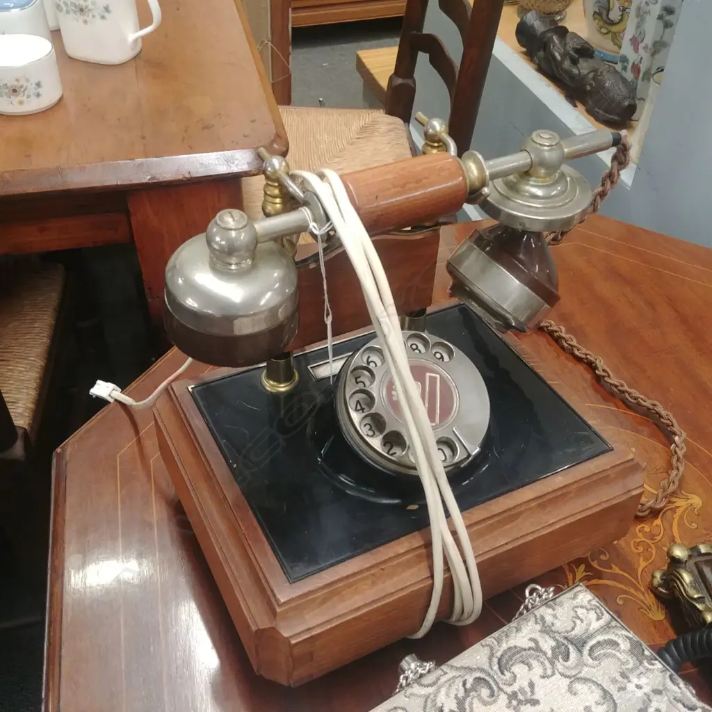ANTIQUE STYLE TELEPHONE Image 1++