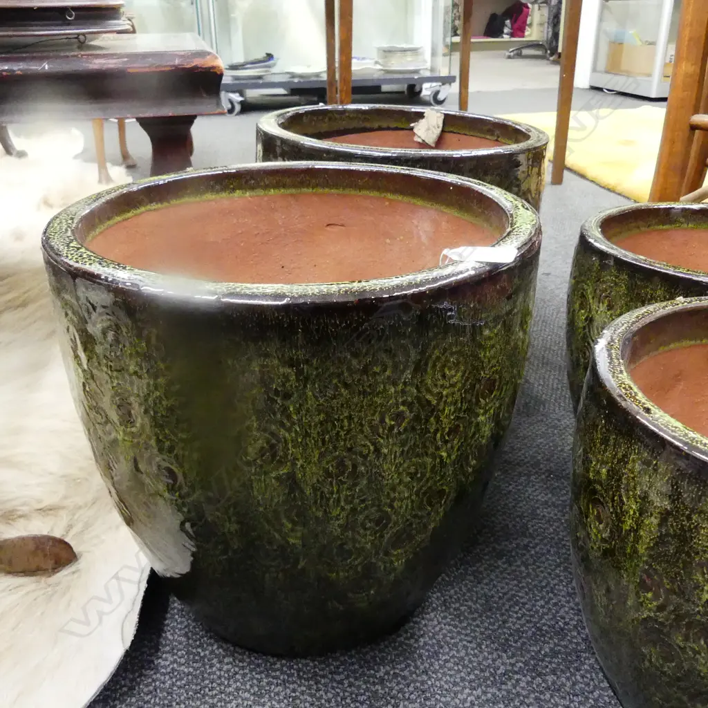 PR SMALL GREEN PLANTERS WITH SWIRLS Image 1++