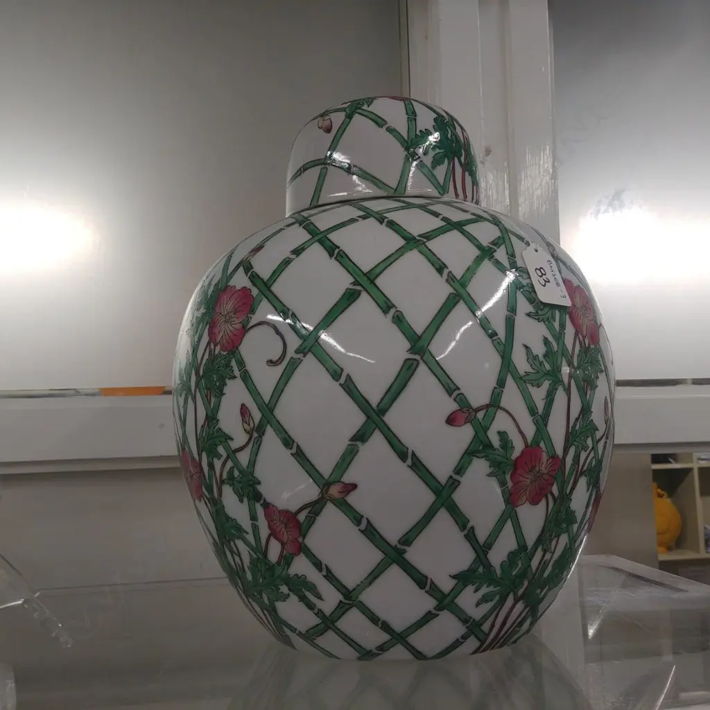 LARGE CHINESE LIDDED VASE Image 1++