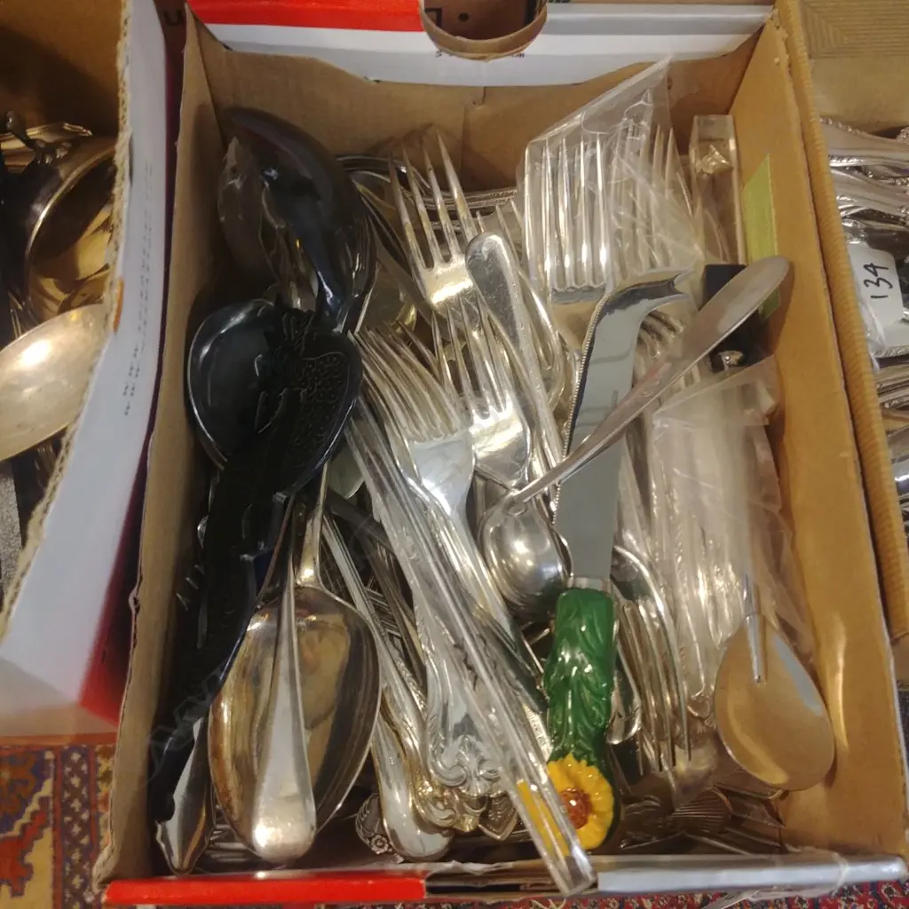 BOX OF EP CUTLERY Image 1++