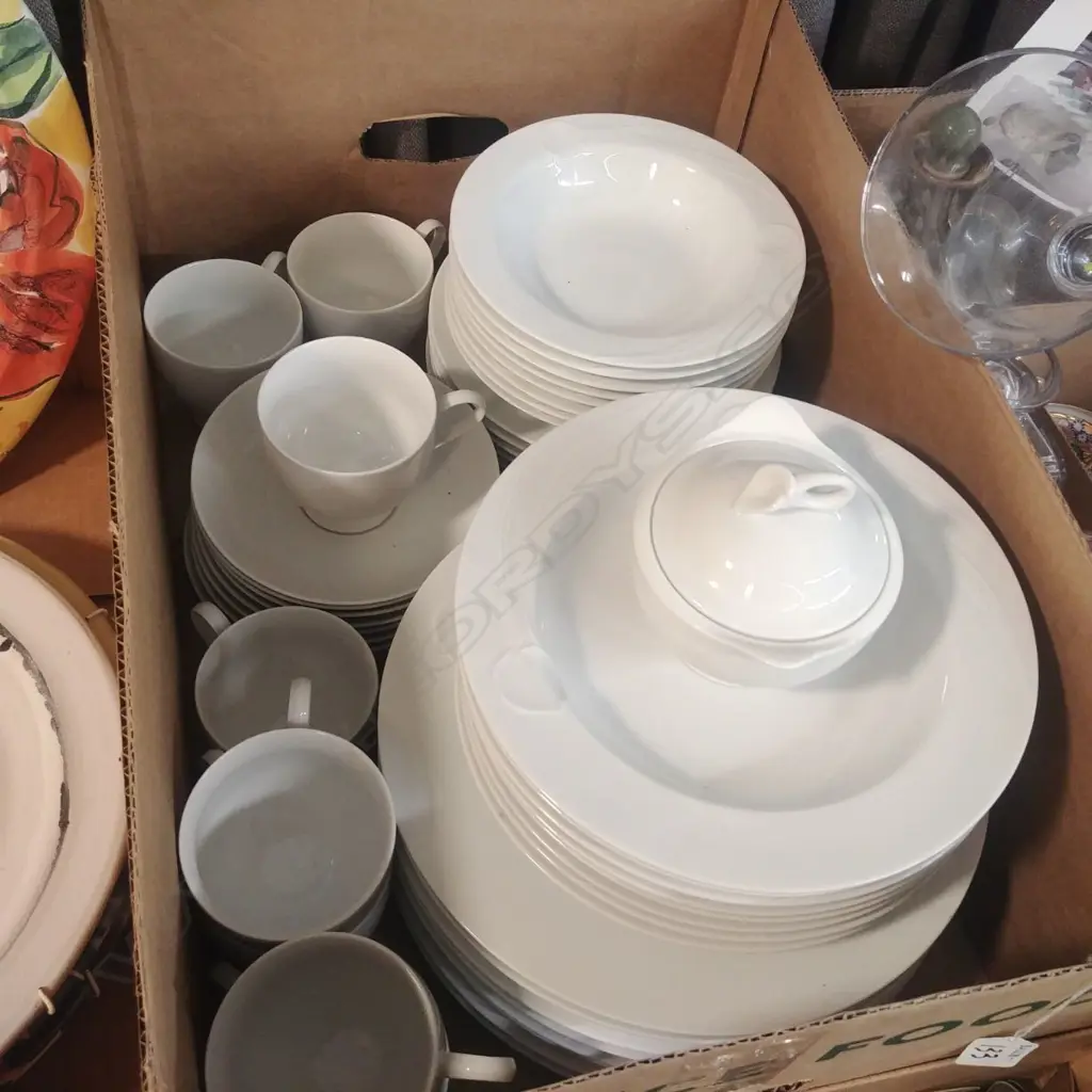 MILKASA 'CLASSIC FLAIR' DINING SET Image 1++