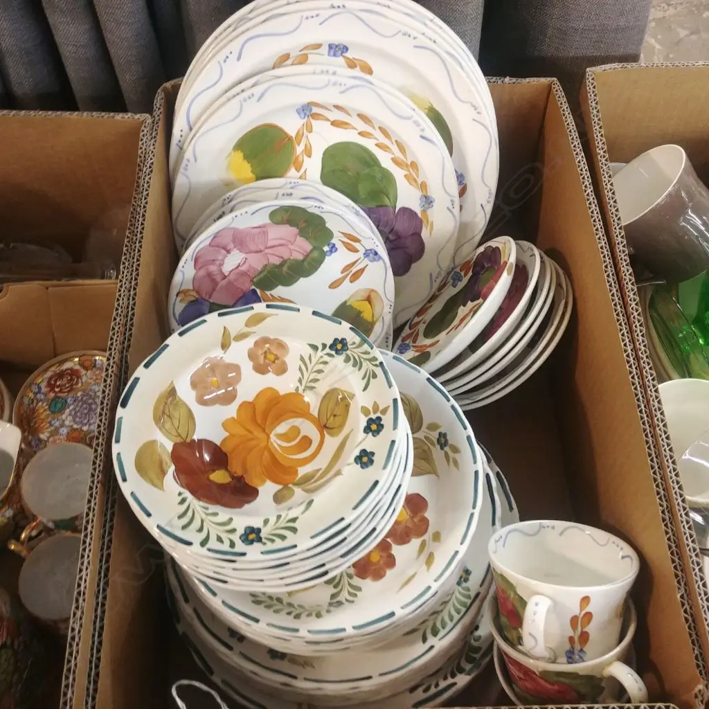 CROWN LYNN FLUERETTE  + CHANTICLEER-WARE PART DINNER SERVICES Image 1++