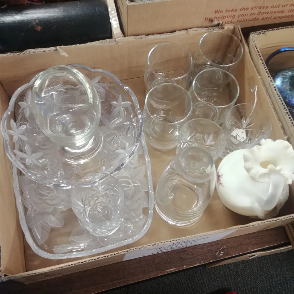 LOT ASST CRYSTAL + GLASSWARE Image 1++