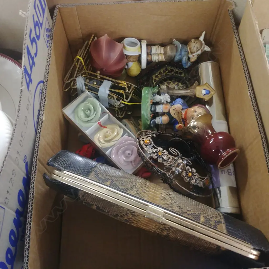 ASST  XMAS DECORATIONS HUMMEL STYLE FIGURES ETC Image 1++