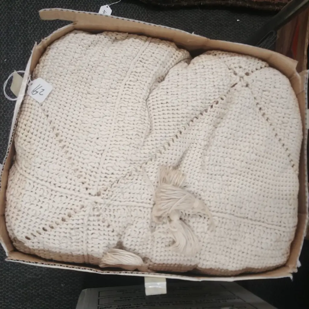 WHITE CROCHET BED SPREAD Image 1++