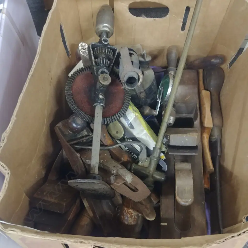 BOX OF OLD TOOLS Image 1++