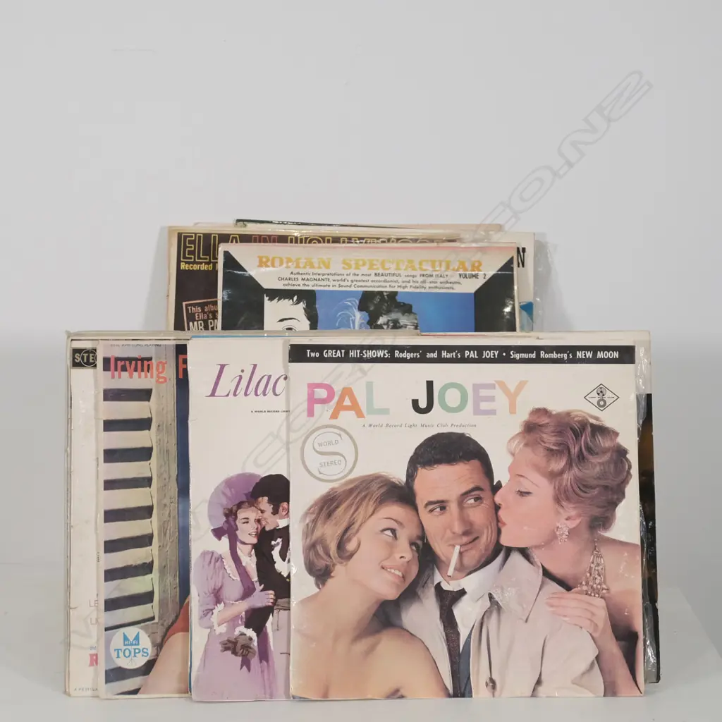 BOX OF RECORDS, APPROX 40 Image 1++