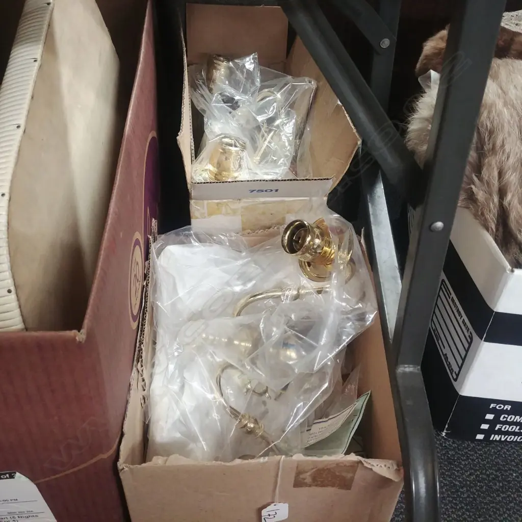 BRASS LIGHT FITTINGS Image 1++