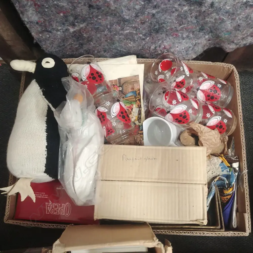 LOT ASST GLASSWARE ETC Image 1++