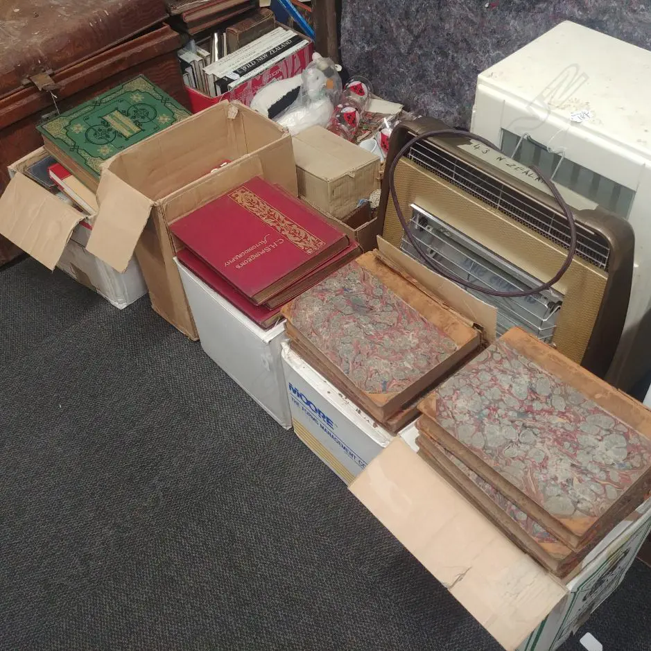 5 BOXES OF BOOKS/SPORT/ANTIQUE ETC  Image 1++