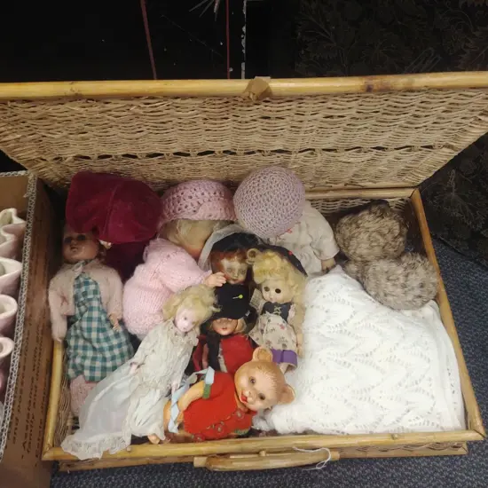 BASKET WITH SMALL DOLLS ETC