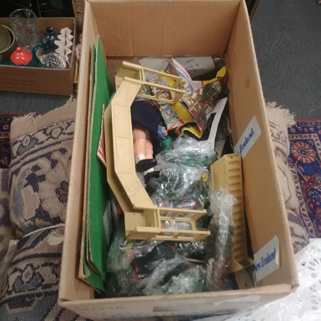 VINTAGE PLASTIC TOY GARDEN ETC Image 1++