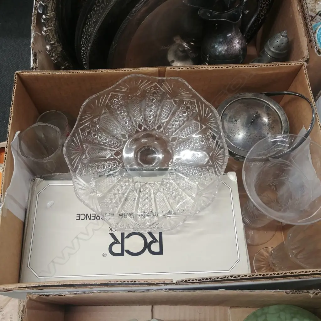 BOX OF GLASS AND CRYSTAL Image 1++