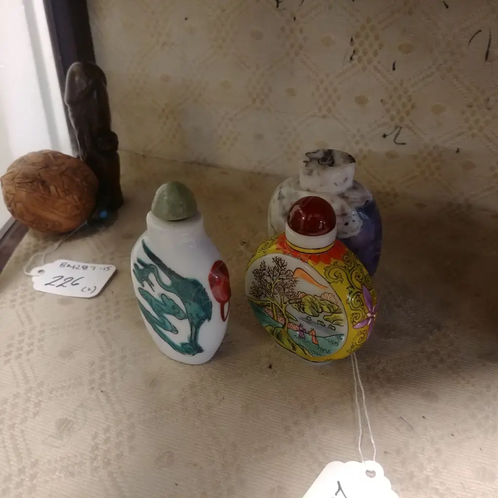 3 CHINESE SNUFF BOTTLES Image 1++