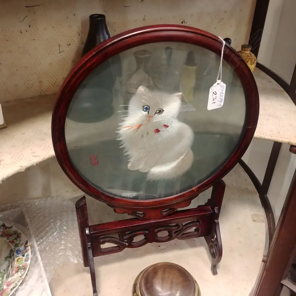 H/PAINTED CAT ON SILK FRAMED ON STAND Image 1++