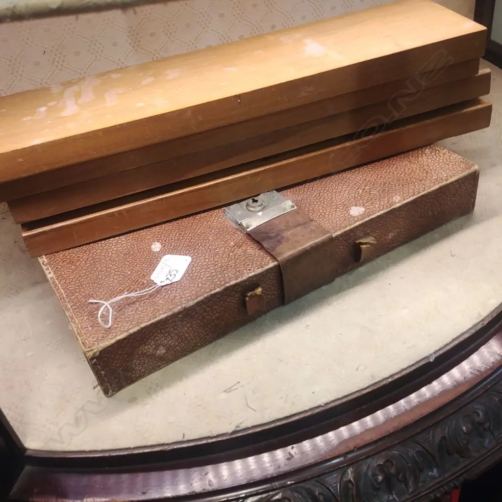 BOXED BONE & BAMBOO MAH JONG SET W/ TILE HOLDERS Image 1++