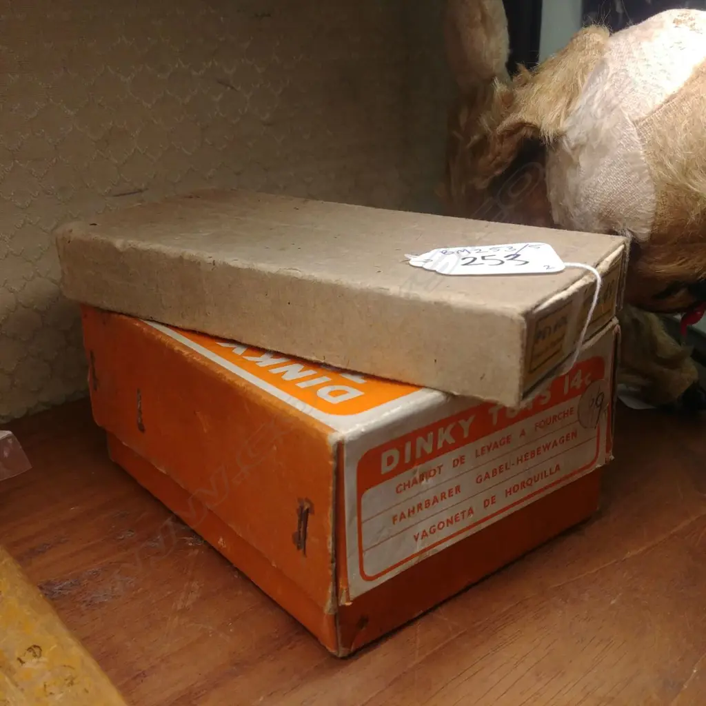 BOXED DINKY FORK LIFT + BOXED PETROL PUMPS Image 1++