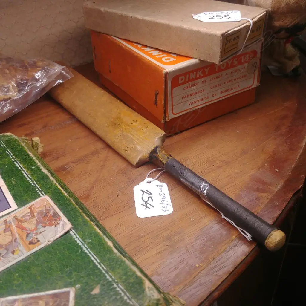 MINIATURE CRICKET BAT Image 1++