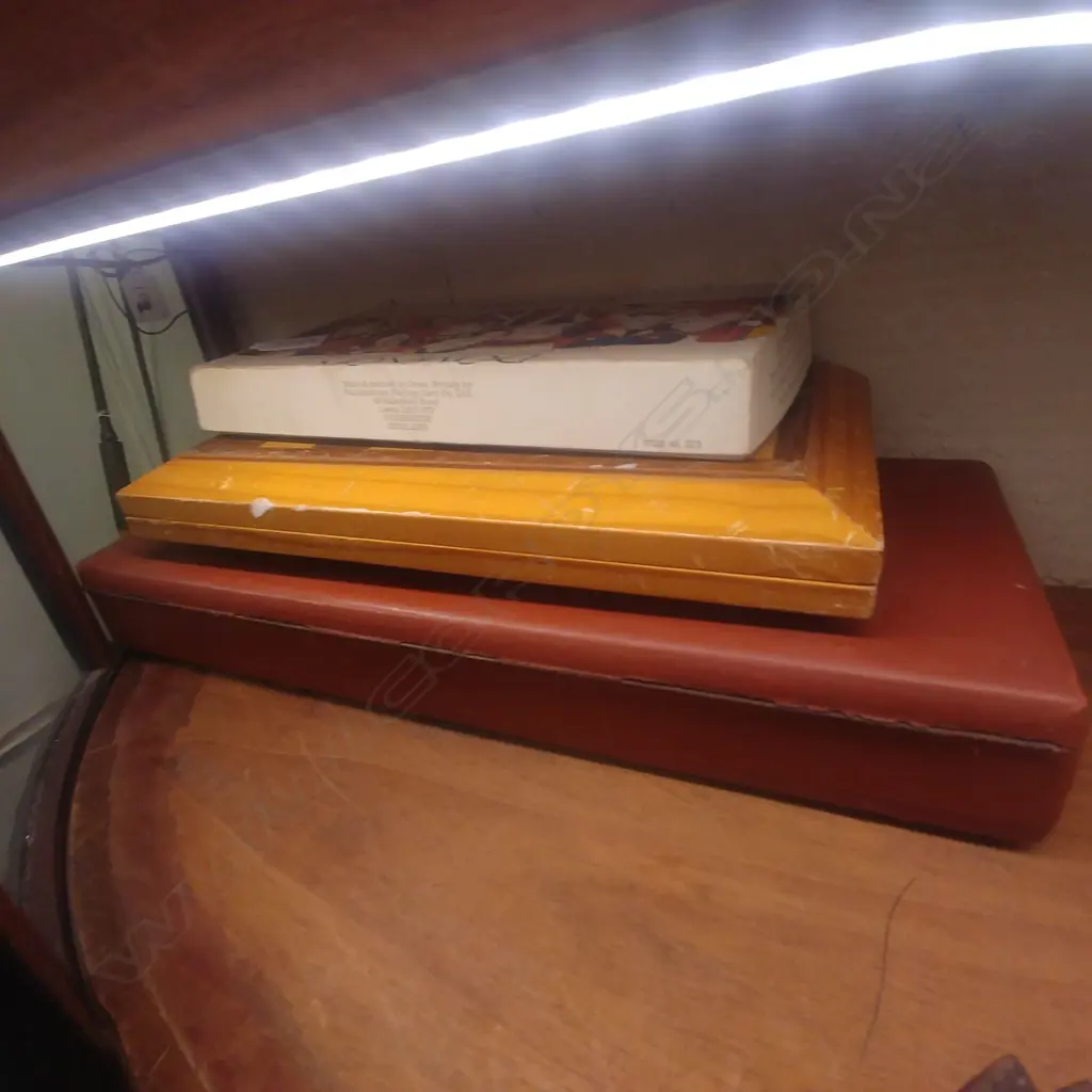 2 CHESS SETS & DOMINOES Image 1++