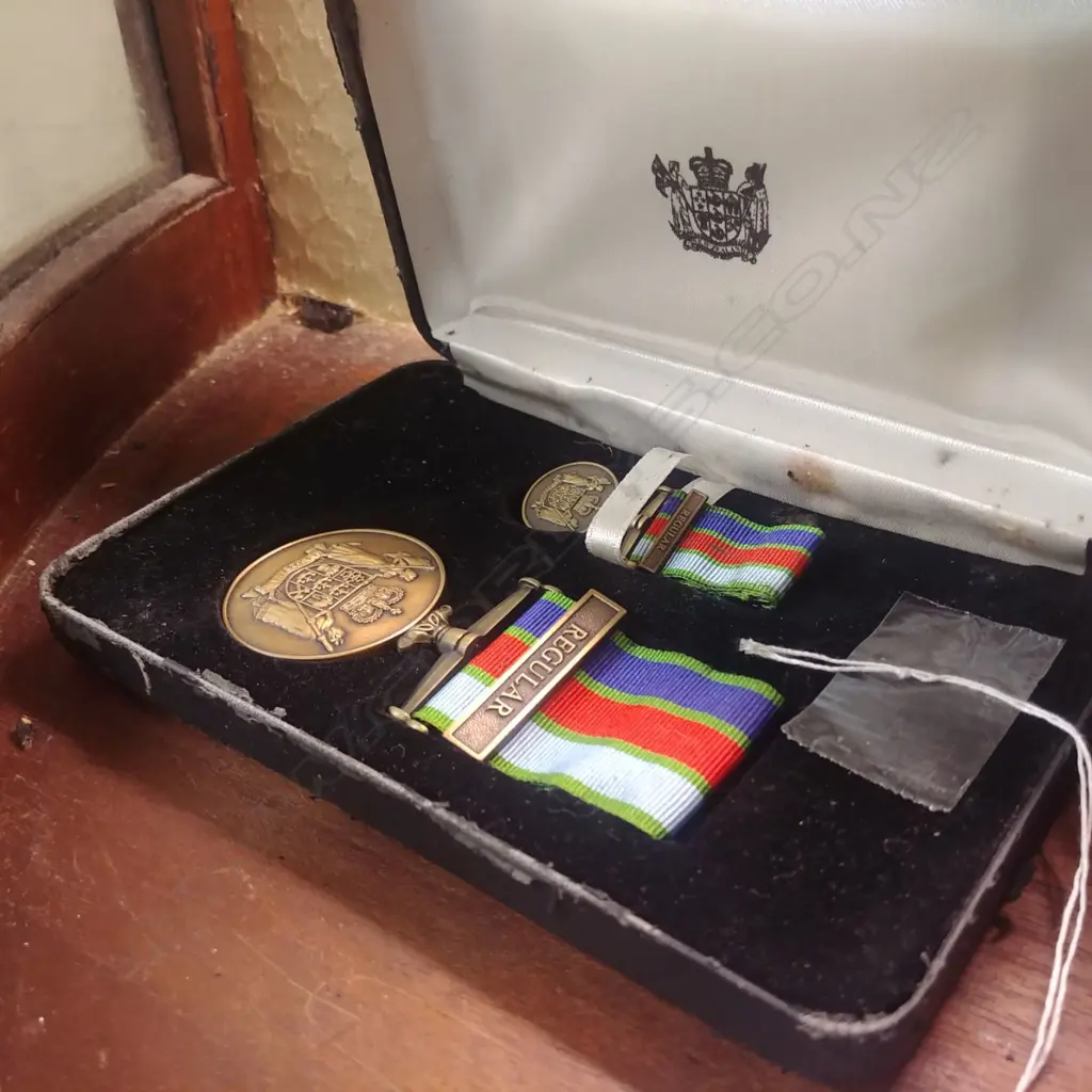 BOXED FACSIMILE NZ DEFENCE MEDALS Image 1++