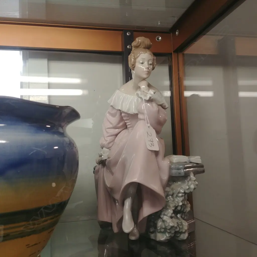LLADRO WOMAN THINKING FIGURE Image 1++