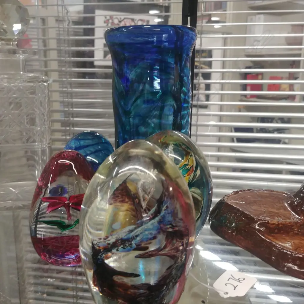 4 GLASS PAPERWEIGHTS + VASE SGND VENUS Image 1++