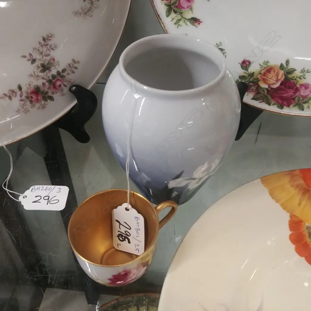 SMALL WORCESTER MUG + R/COPENHAGEN VASE Image 1++