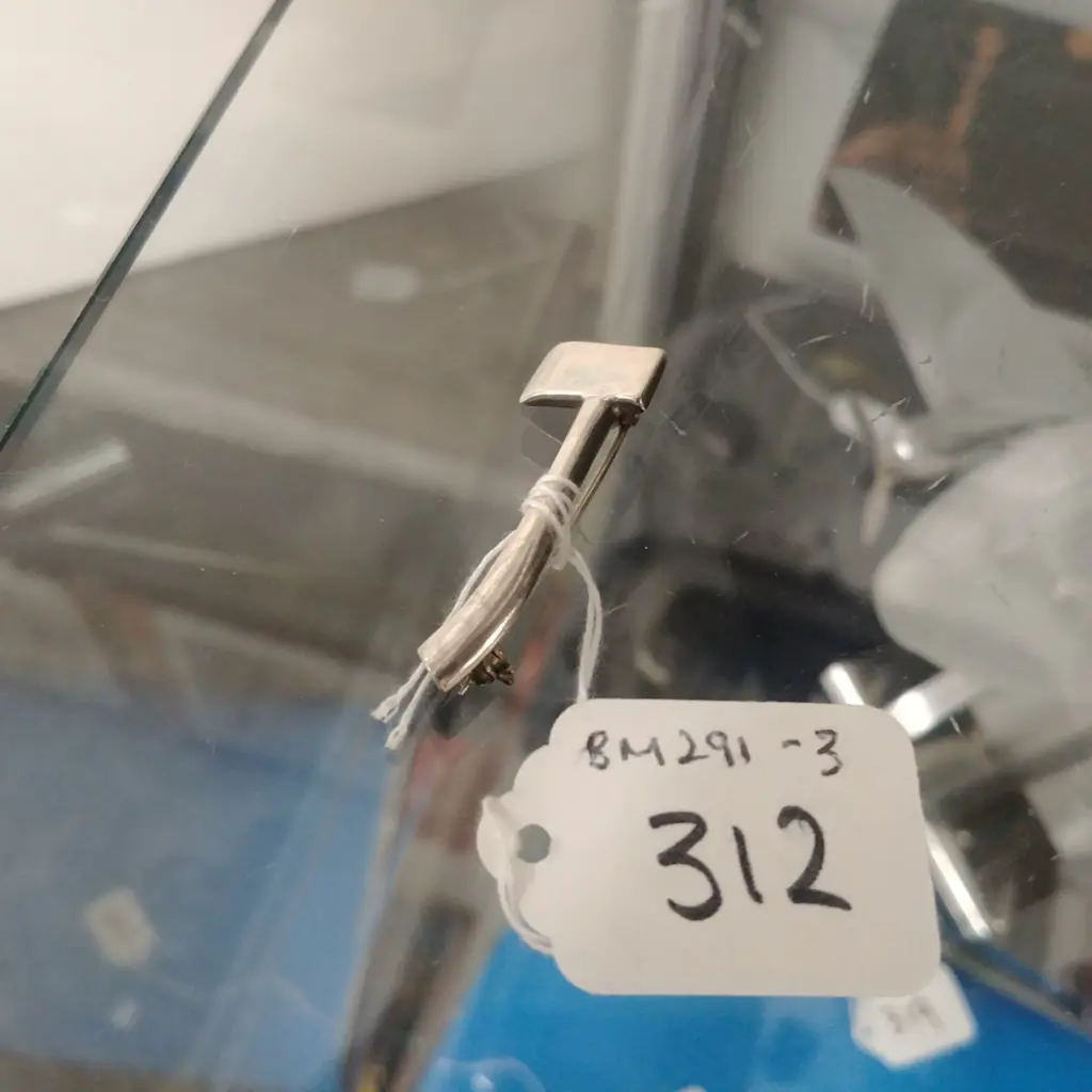 STG SILVER AXE BROOCH Image 1++