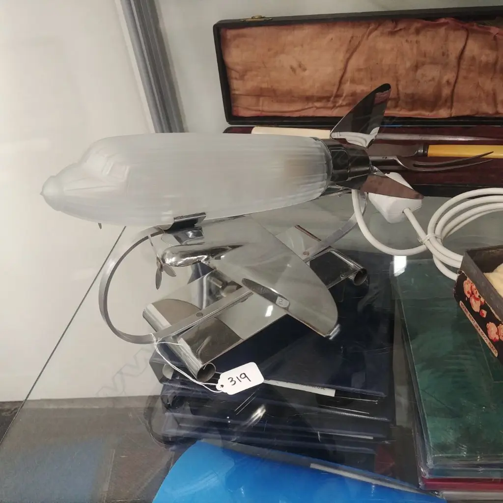 ART DECO STYLE PLANE TABLE LAMP - WHITE Image 1++