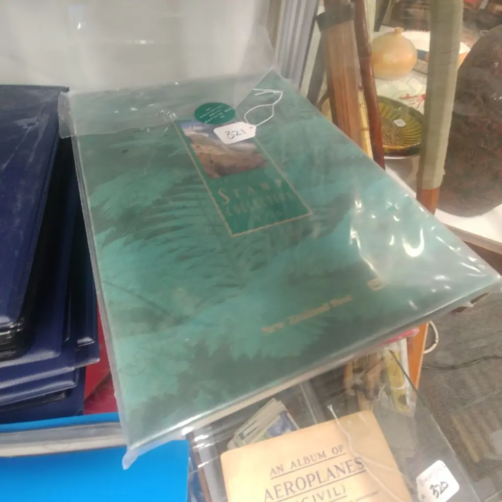 10 ALBUMS NEW ZEALAND COLLECTORS STAMPS Image 1++