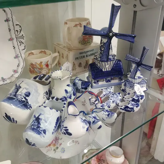 10 DUTCH DELFT ITES: WINDMILLS, CLOGS ETC