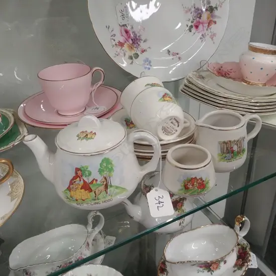 CHILDS PART TEA SET, ENGLISH