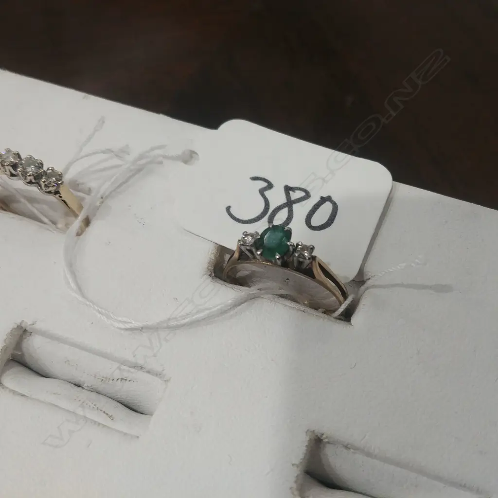 9CT GOLD EMERALD AND DIAMOND RING Image 1++