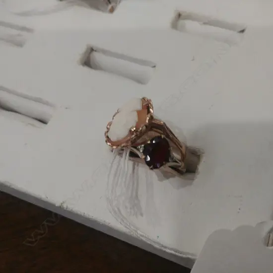 TWO 9CT GOLD RINGS 5.65GM