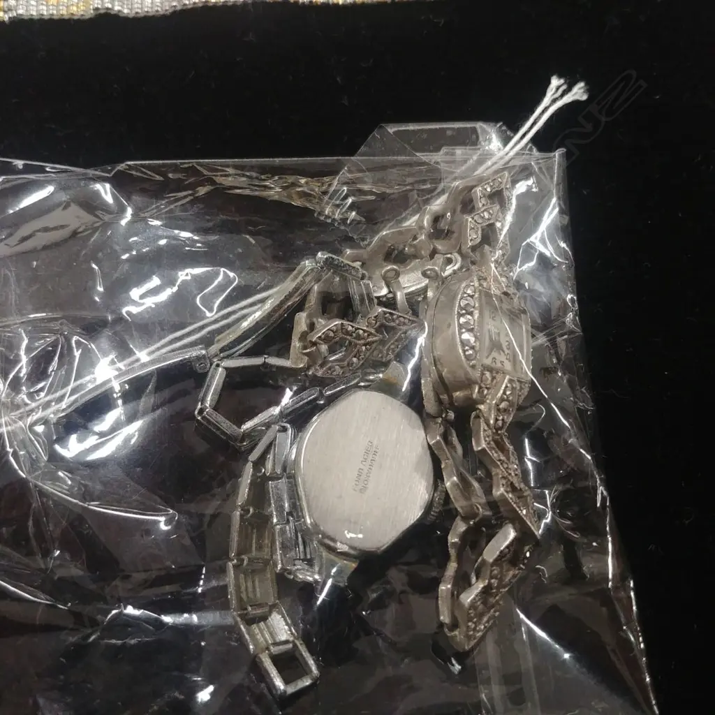 TWO WOMAN'S WRISTWATCHES Image 1++