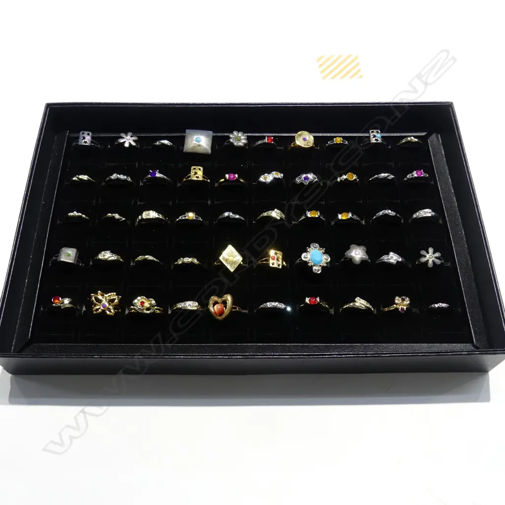 50 COSTUME RINGS IN DISPLAY BOX  Image 1++