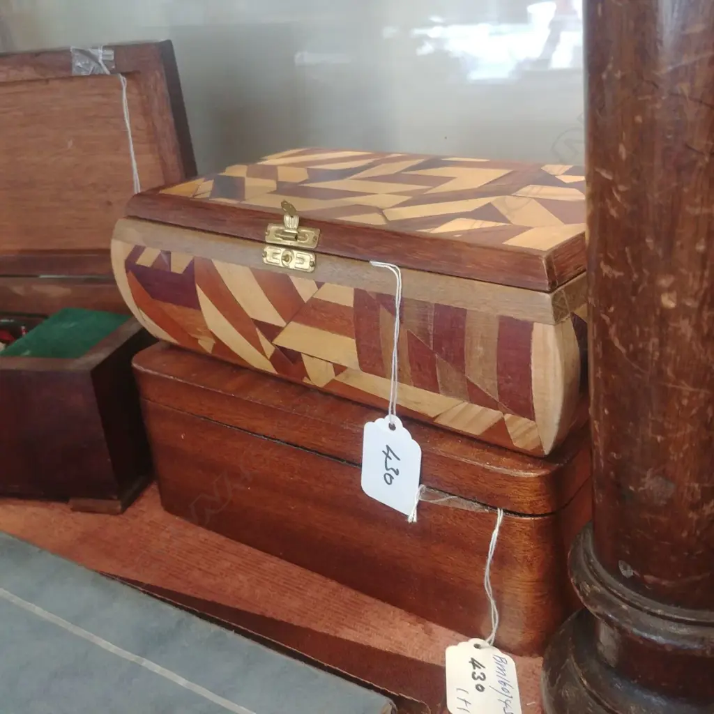 BOX ASST COINS ETC   & WOODEN BOX Image 1++