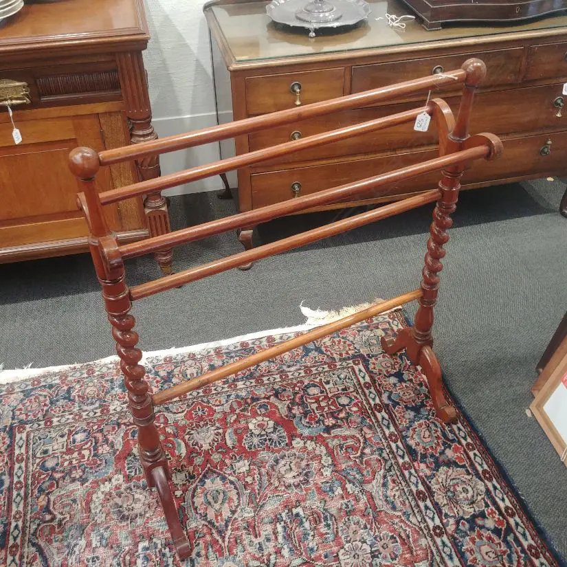 VICT TOWEL STAND  Image 1++