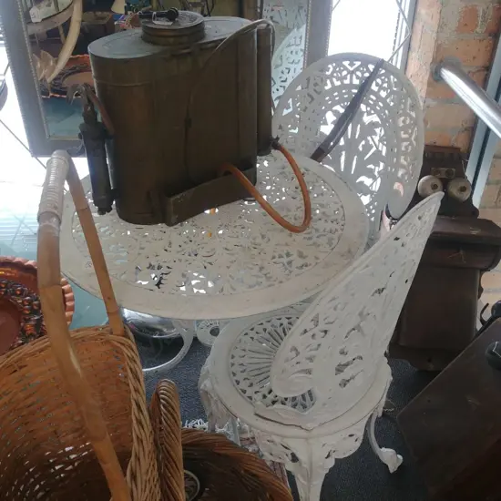 WHITE METAL GARDEN TABLE + 2 CHAIRS 
