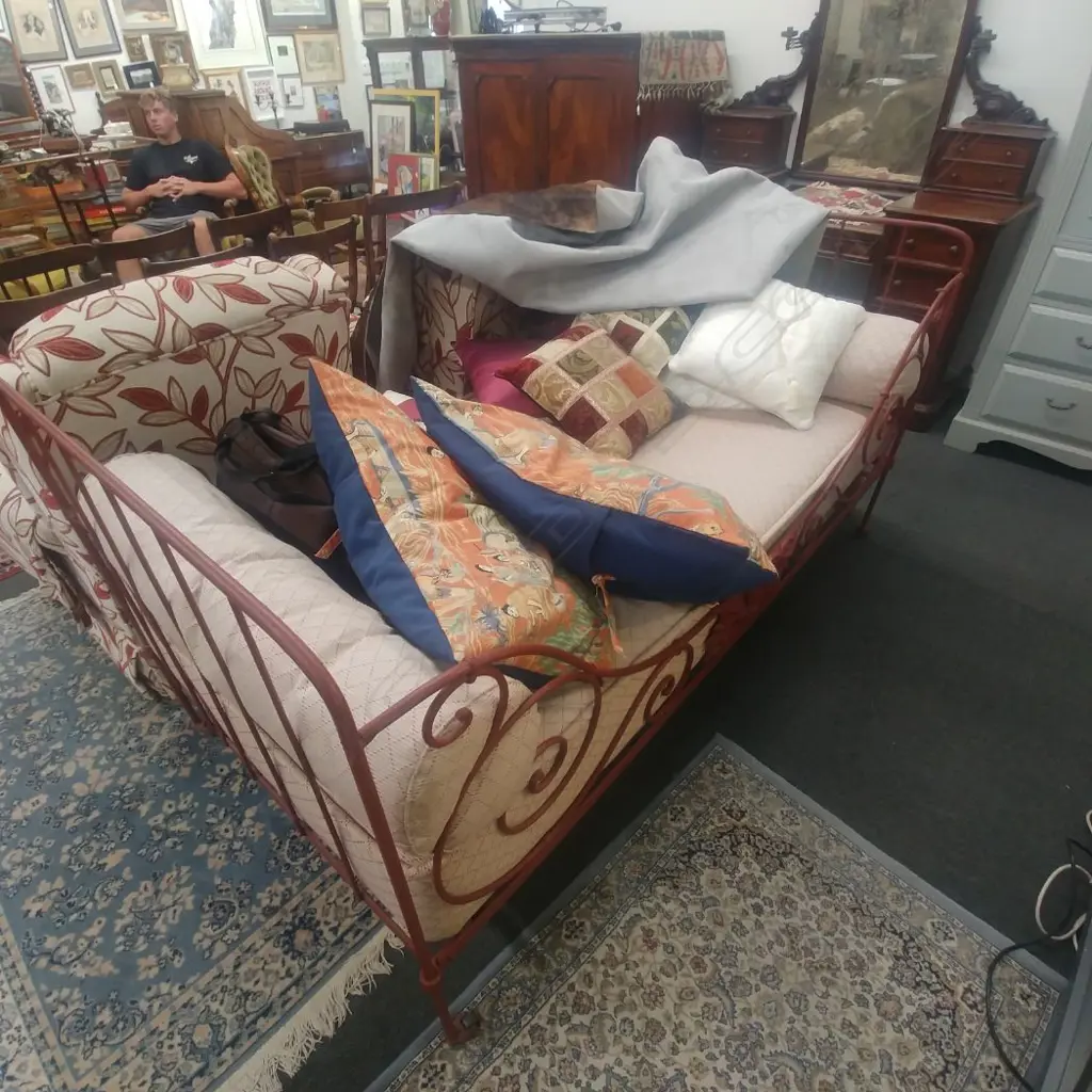 METAL DAY BED WITH MATTRESS  Image 1++