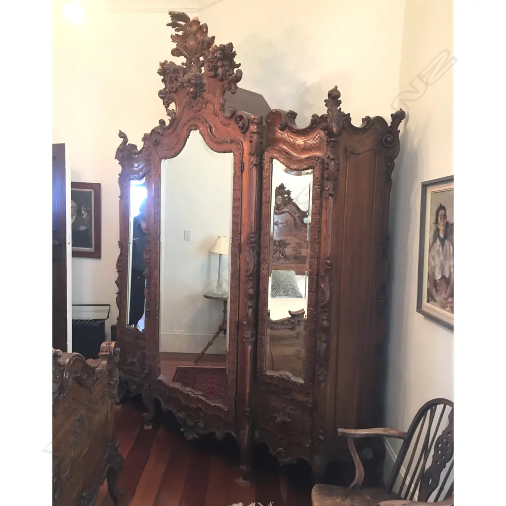 A rare and special 19thC Venetian rococo bedroom suite Image 1++