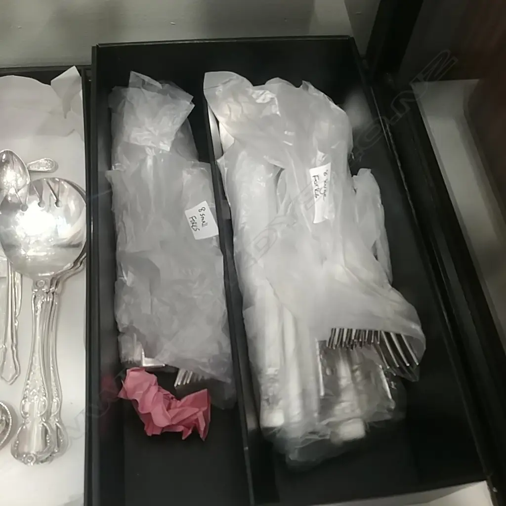 LARGE LOT OF COMMUNITY PLATE CUTLERY Image 1++